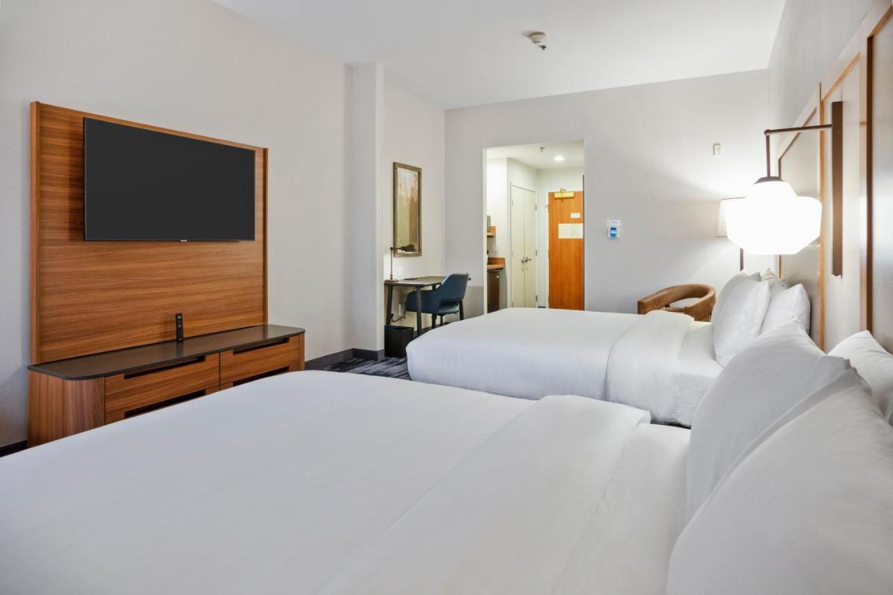 Fairfield & Hotel