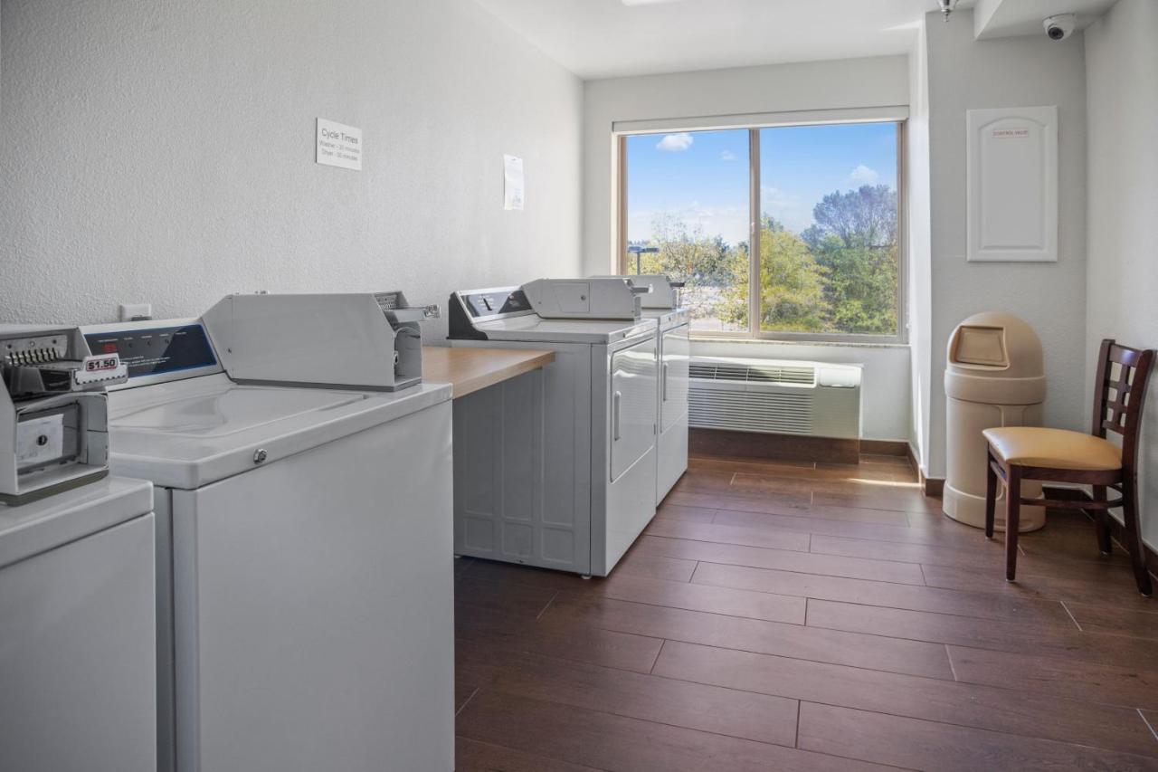 Fairfield & Hotel 3*